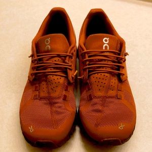 ON Cloud Monochrome Women’s Shoes - like new! No signs of wear.